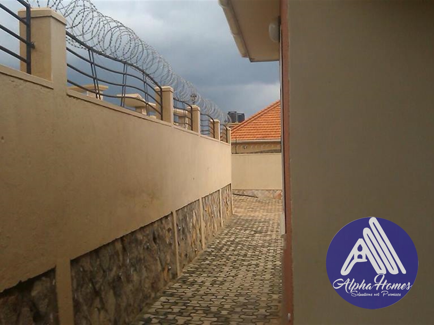 Bungalow for rent in Naalya Kampala