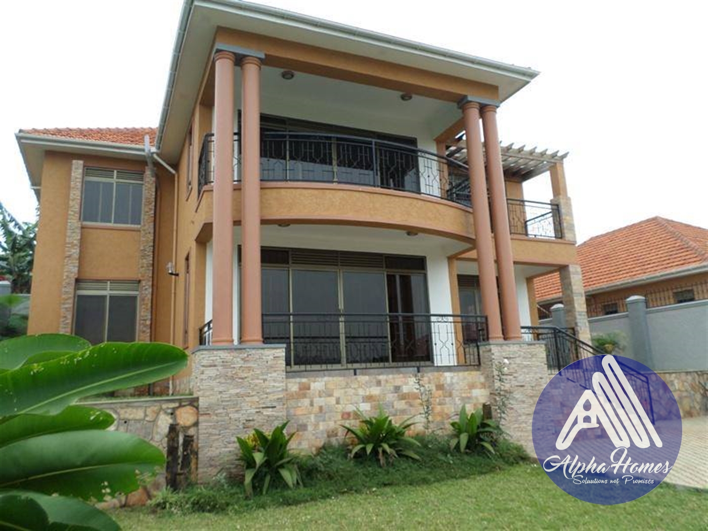 Duplex for sale in Kisaasi Kampala