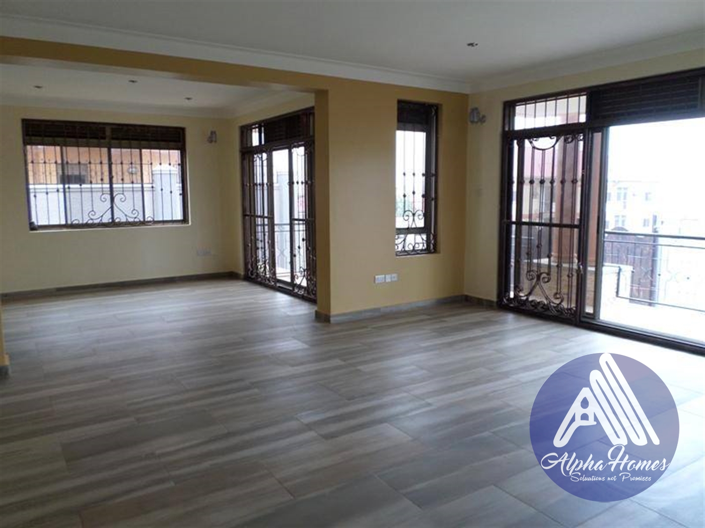 Duplex for sale in Kisaasi Kampala