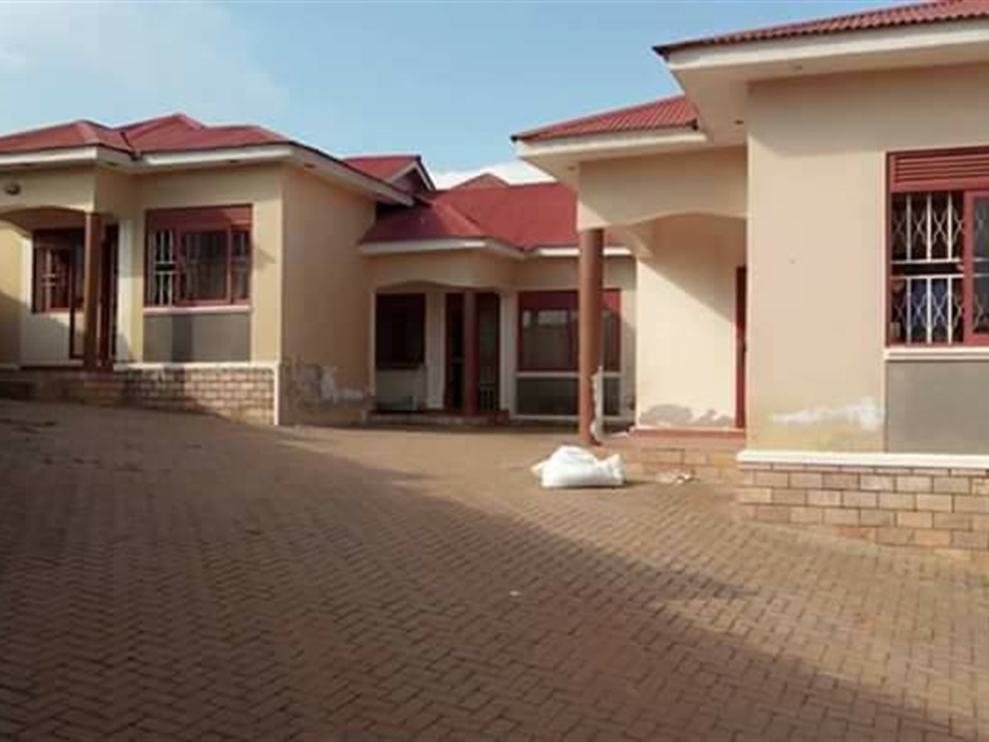 Semi Detached for rent in Naalya Kampala