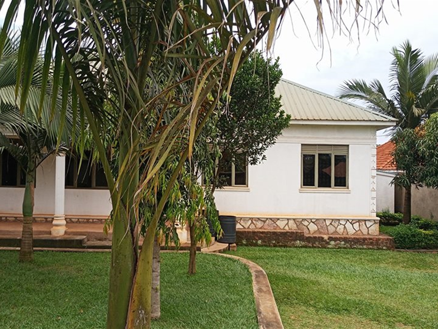 Mansion for sale in Naalya Wakiso