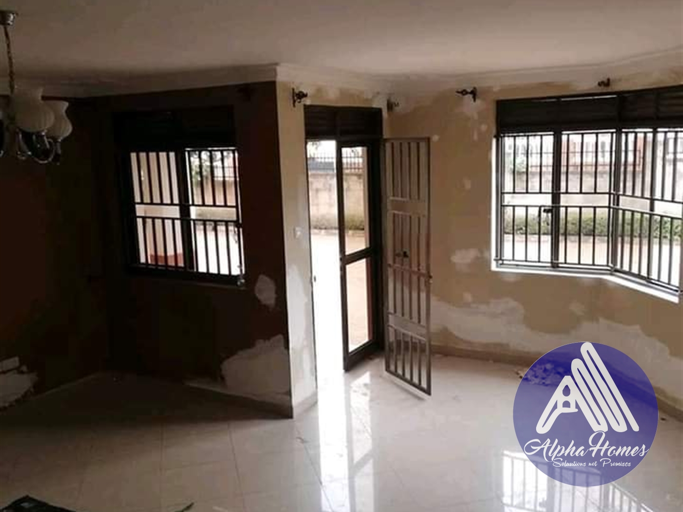 Duplex for rent in Kiwaatule Kampala