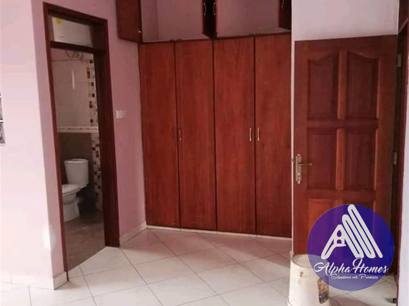 Duplex for rent in Kiwaatule Kampala