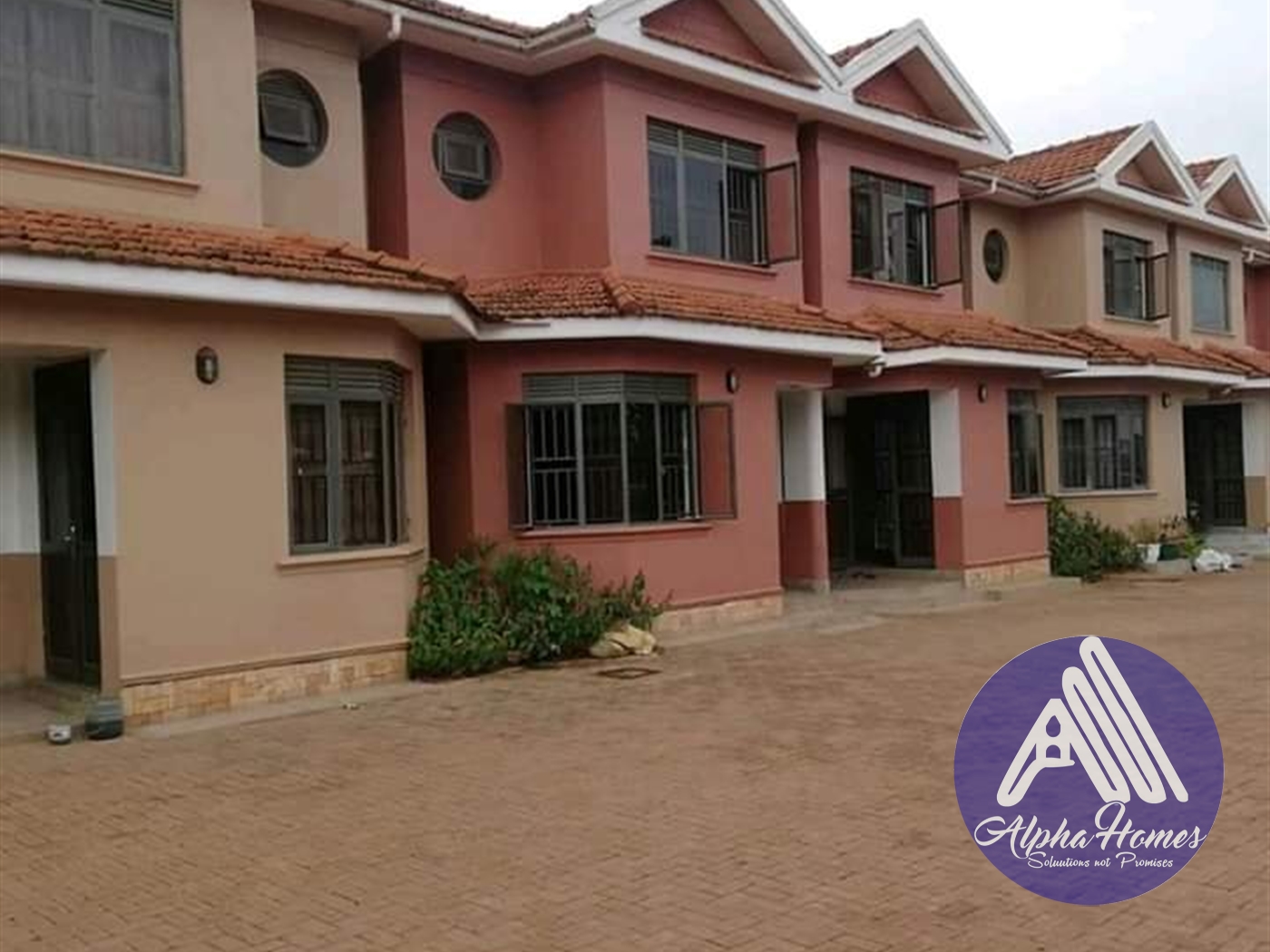 Duplex for rent in Kiwaatule Kampala