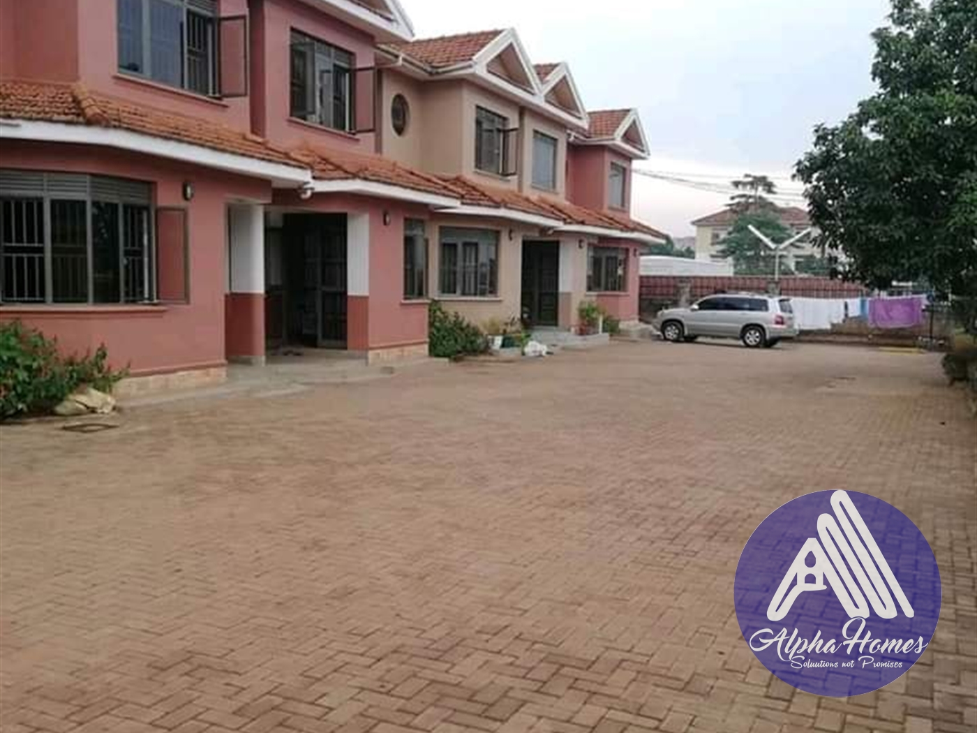 Duplex for rent in Kiwaatule Kampala