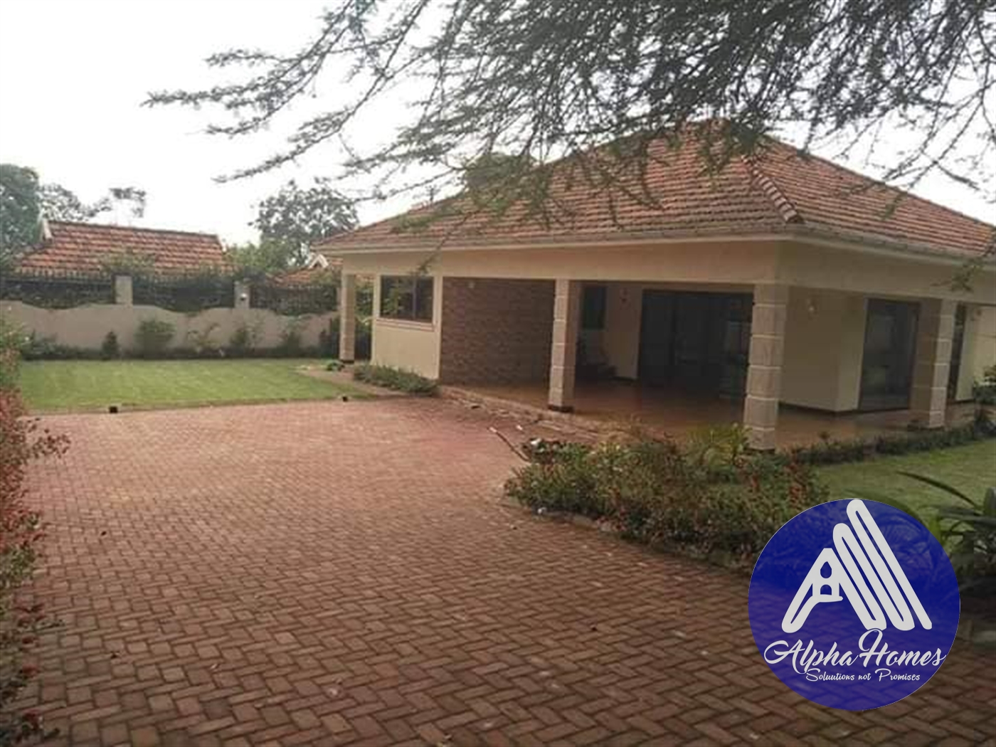 Bungalow for rent in Naalya Kampala