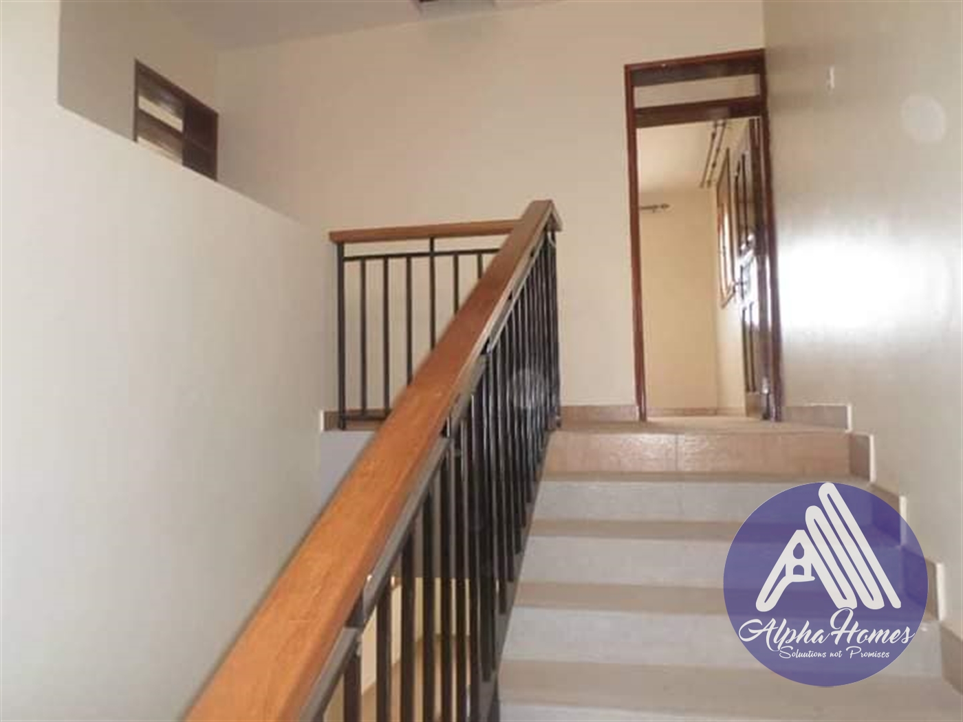 Duplex for rent in Mutungo Kampala