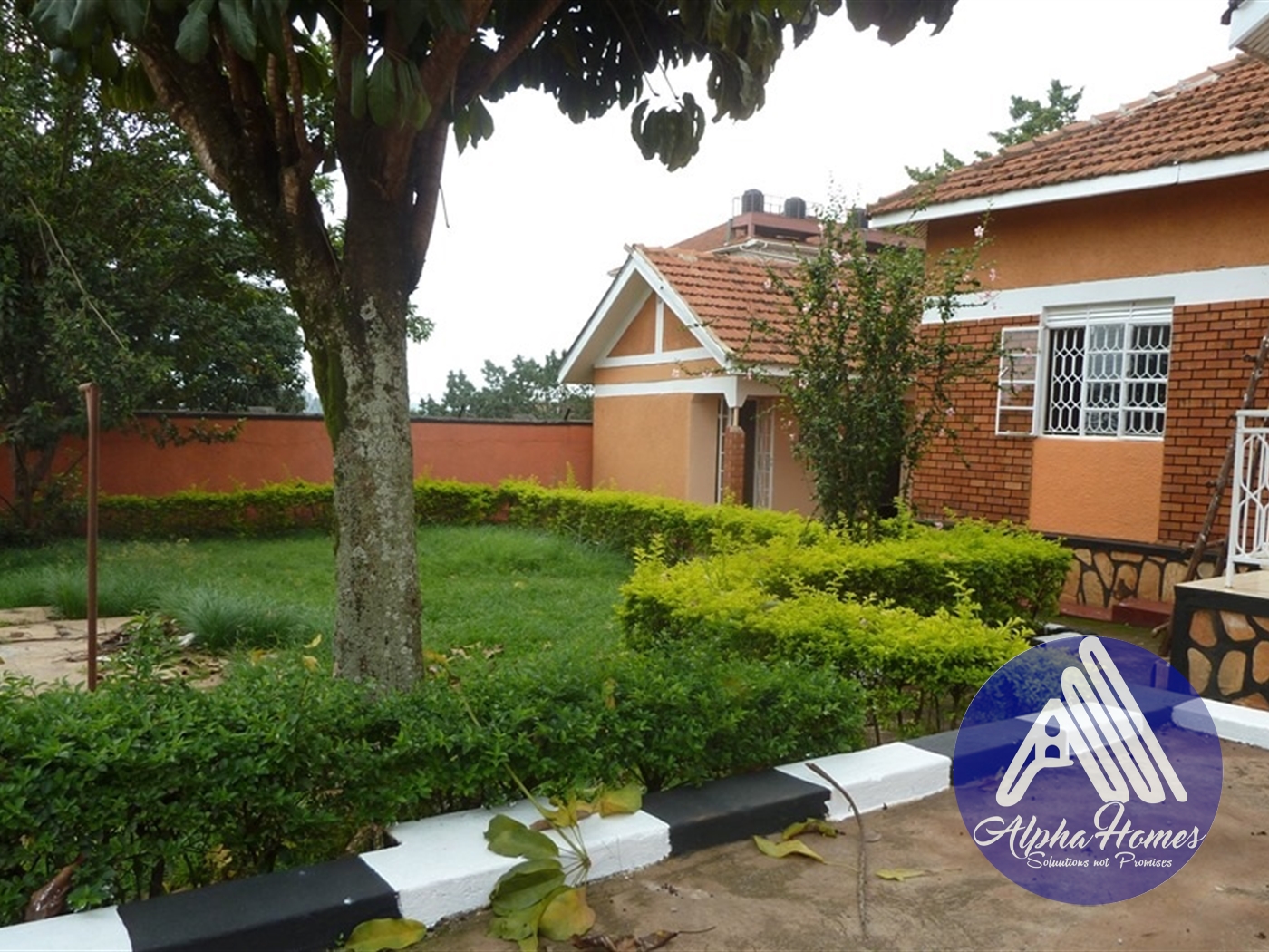 Bungalow for rent in Bukoto Kampala