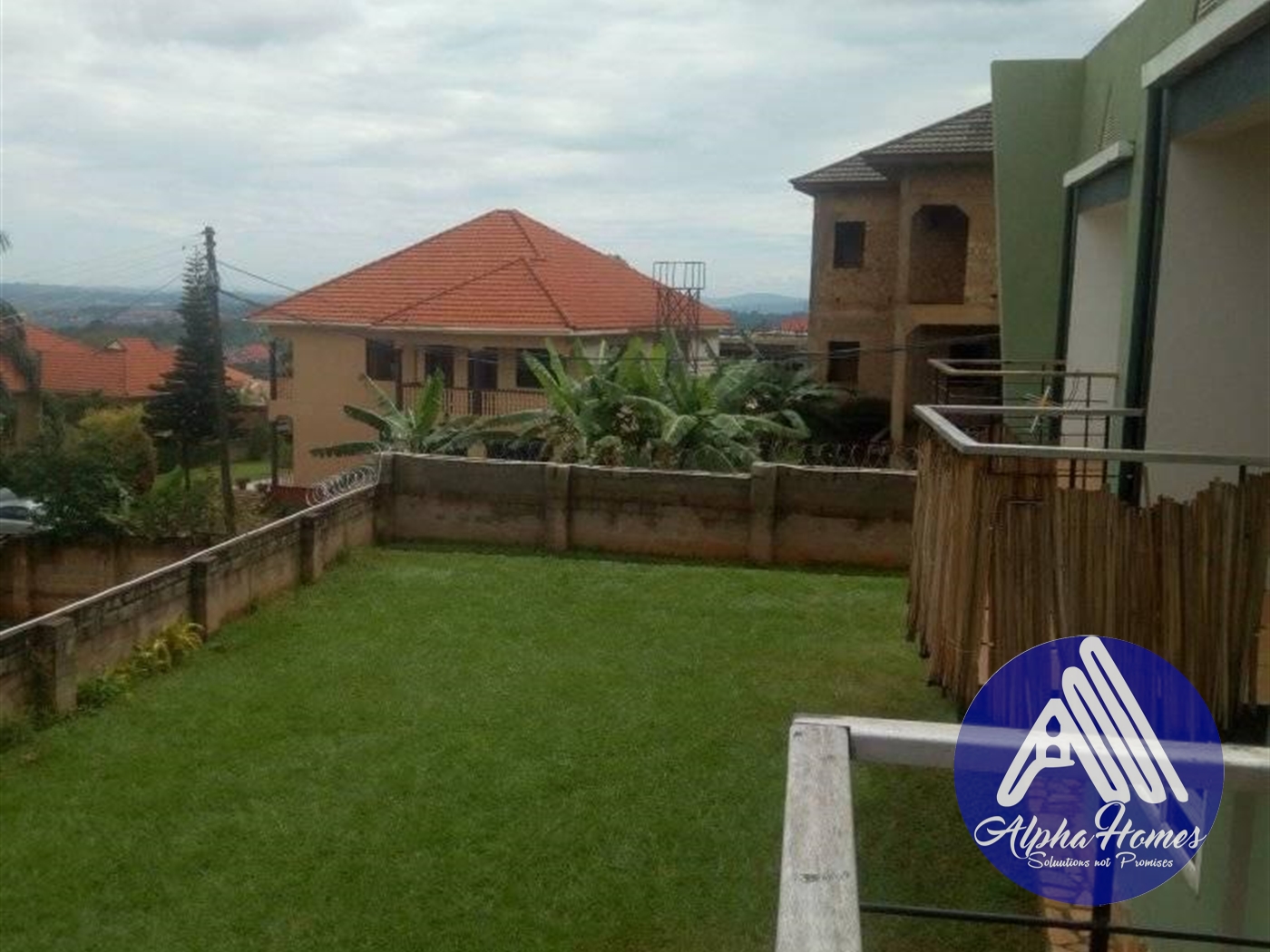 Duplex for rent in Mutungo Kampala