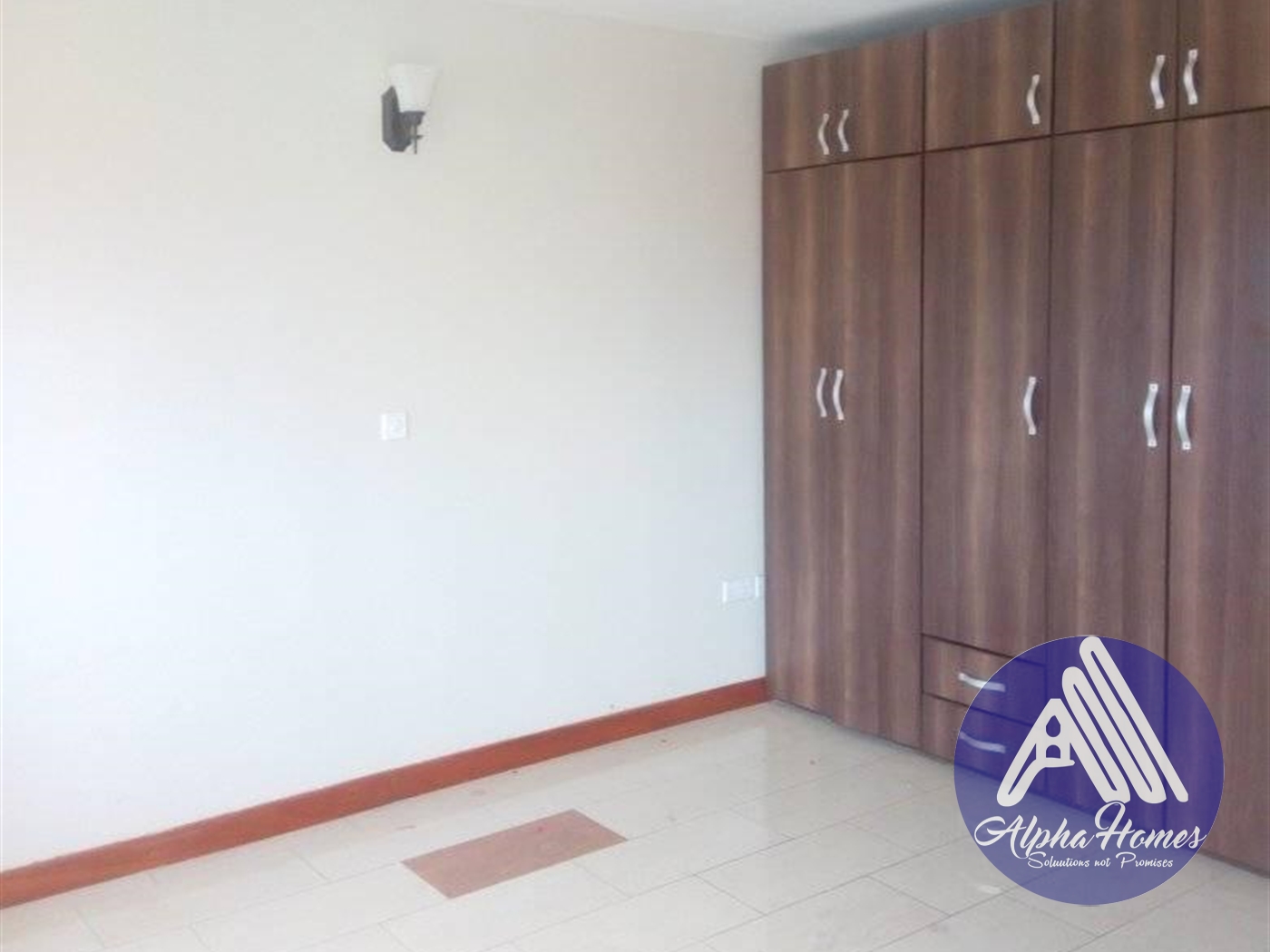 Duplex for rent in Mutungo Kampala