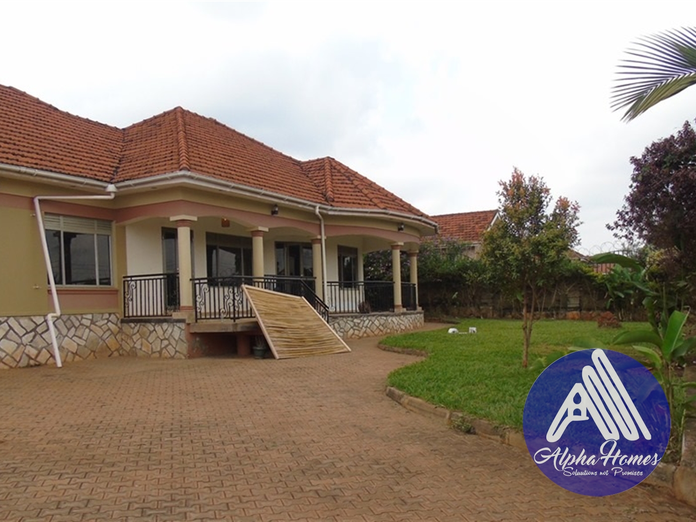 Bungalow for rent in Naalya Kampala