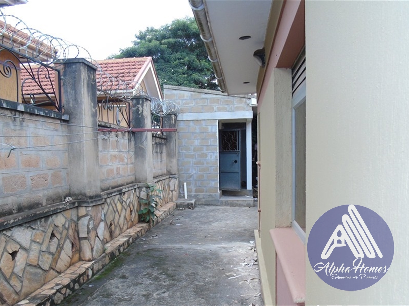 Bungalow for rent in Naalya Kampala