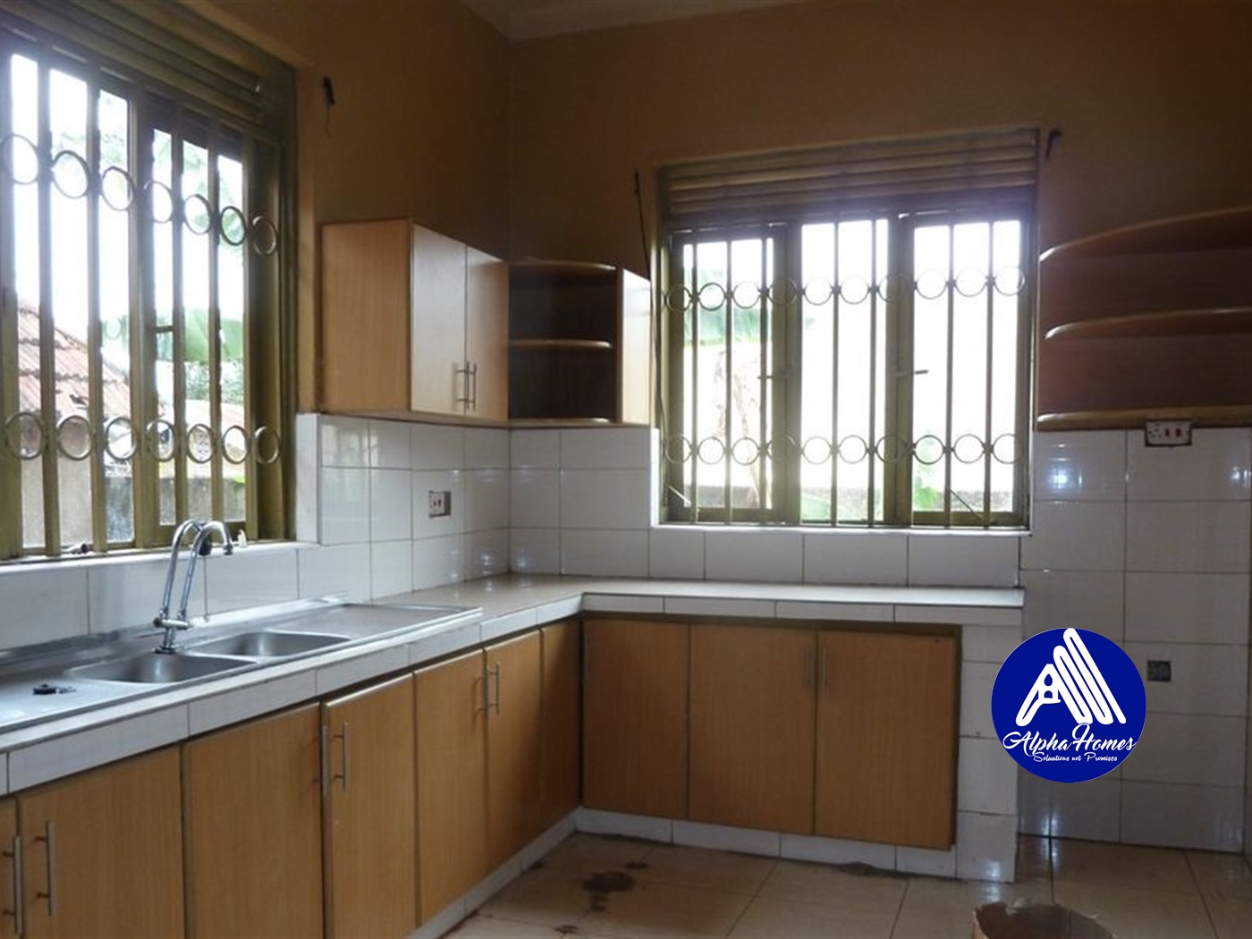 Bungalow for rent in Mutungo Kampala