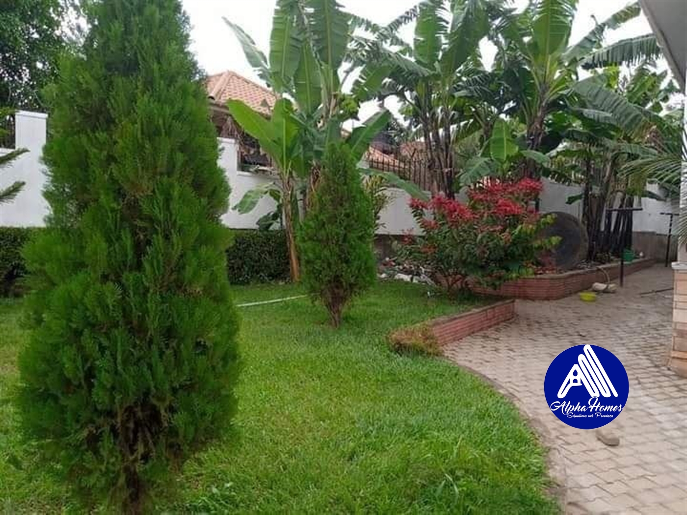 Mansion for sale in Kira Wakiso