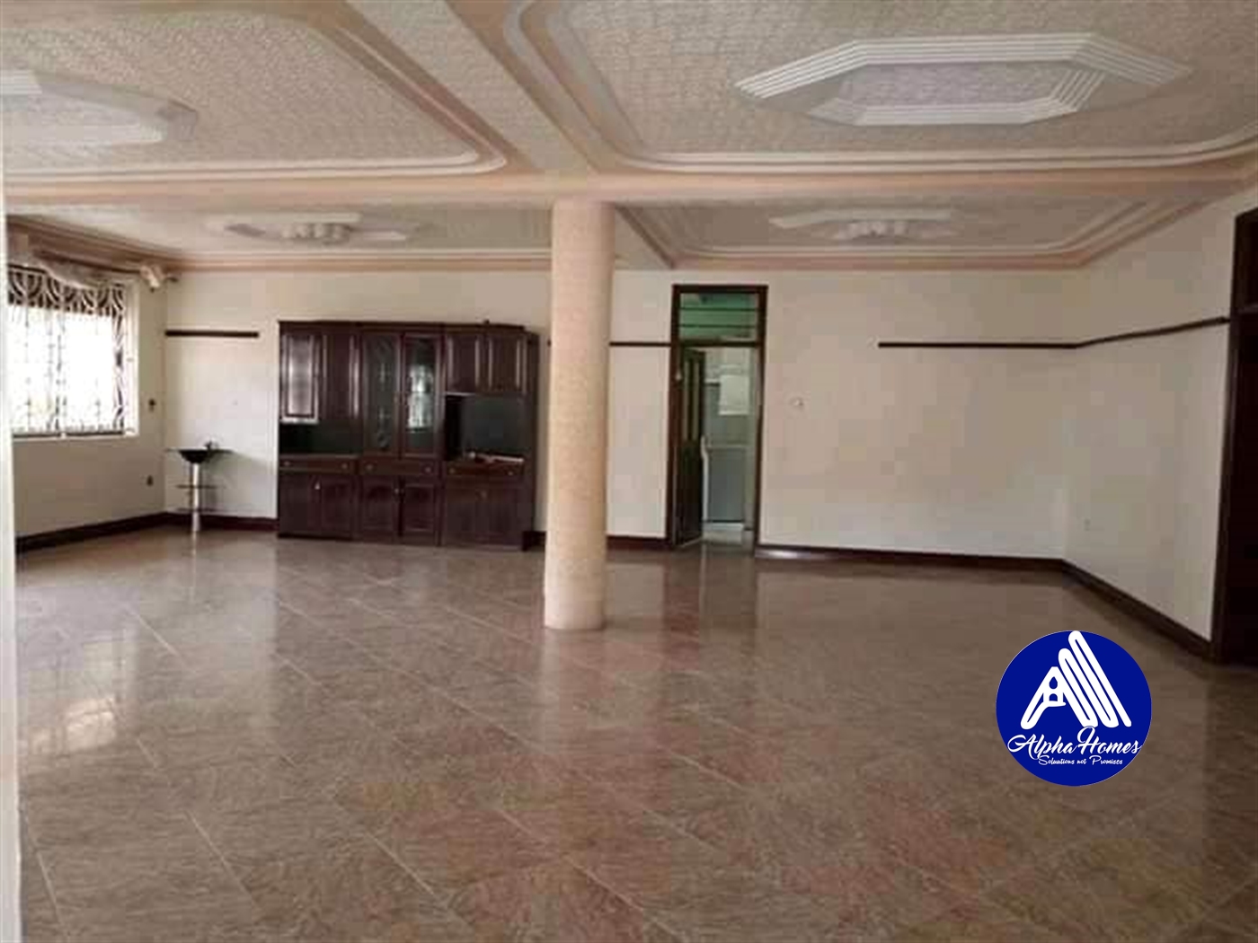 Bungalow for rent in Bugoloobi Kampala