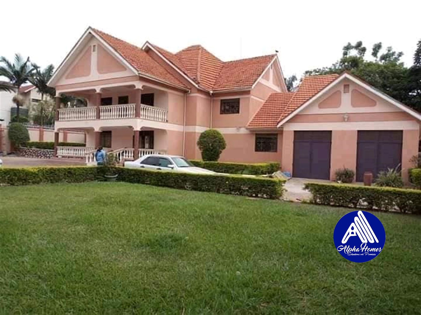 Bungalow for rent in Bugoloobi Kampala