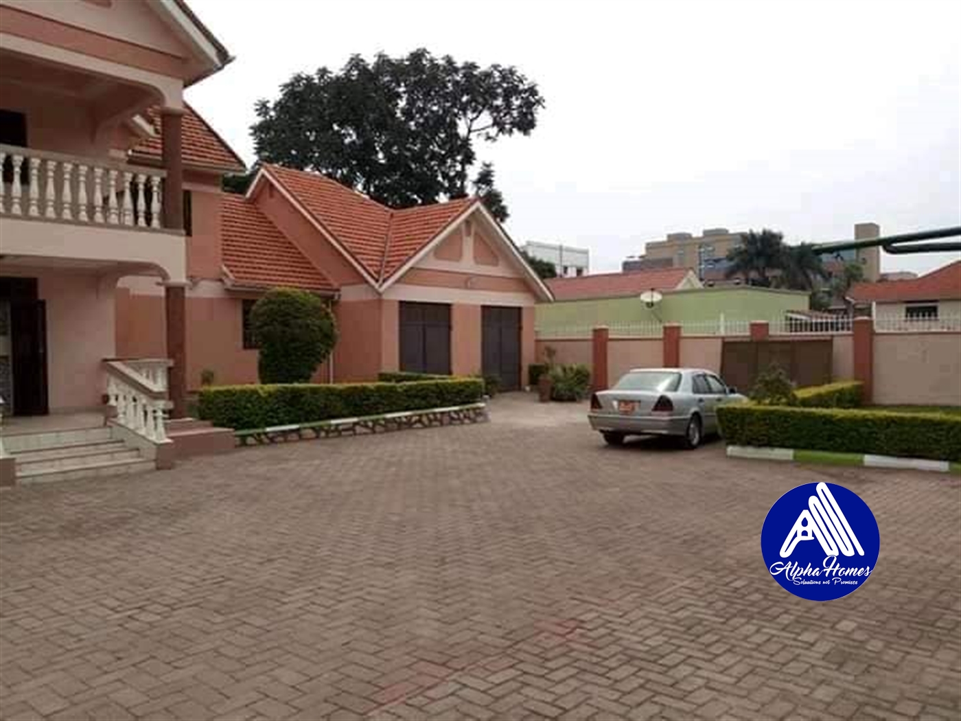 Bungalow for rent in Bugoloobi Kampala