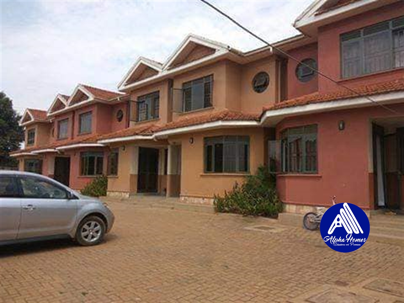 Bungalow for rent in Kiwaatule Kampala