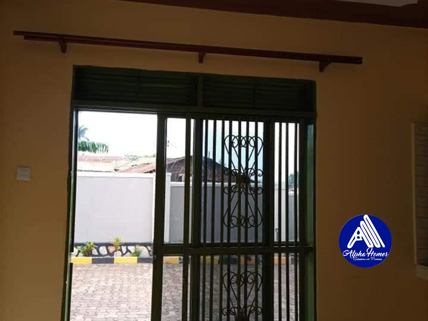 Semi Detached for rent in Kanyanya Kampala