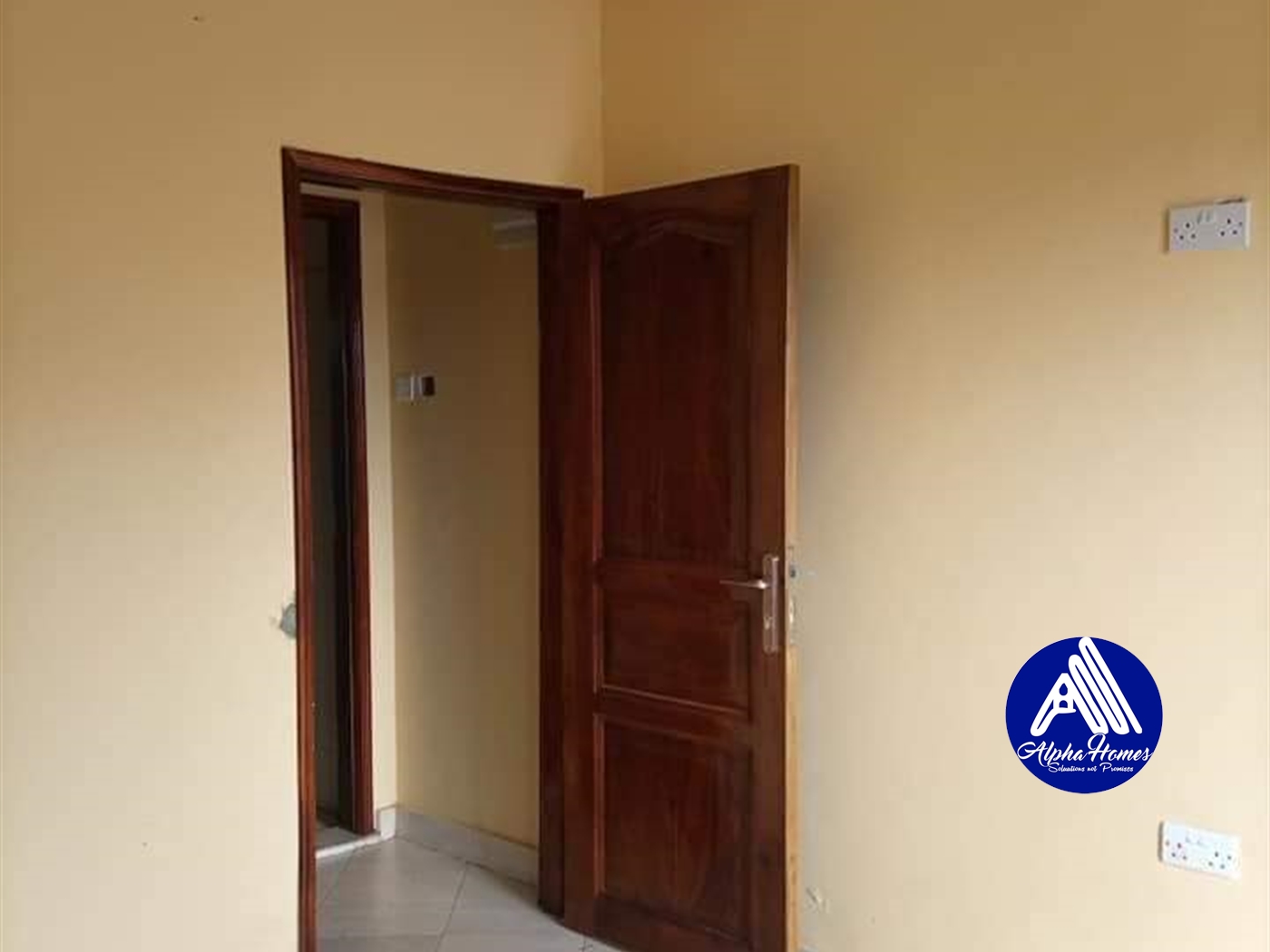 Semi Detached for rent in Kanyanya Kampala