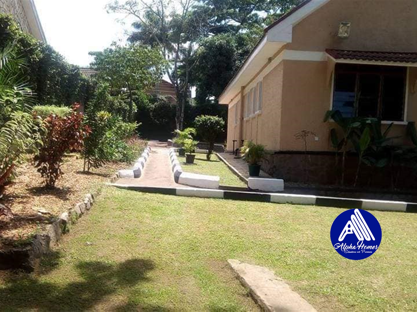 Bungalow for sale in Luzira Kampala