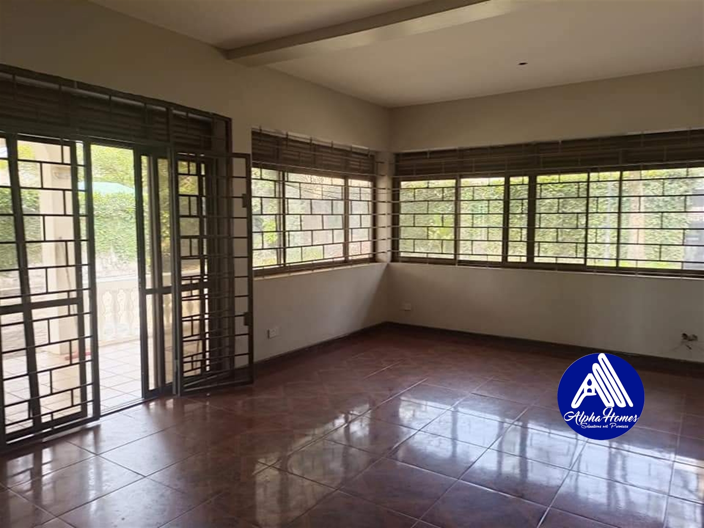 Bungalow for sale in Bugoloobi Kampala