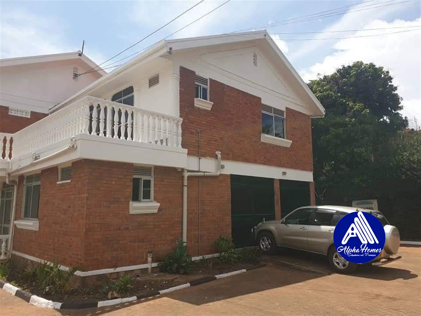 Storeyed house for sale in Bugoloobi Kampala