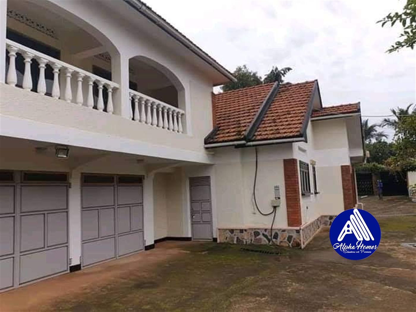 Storeyed house for sale in Bugoloobi Kampala