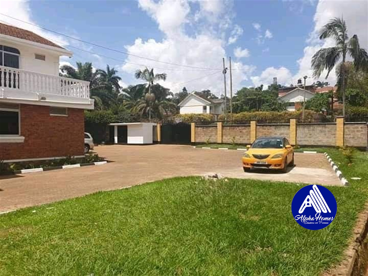 Storeyed house for sale in Bugoloobi Kampala