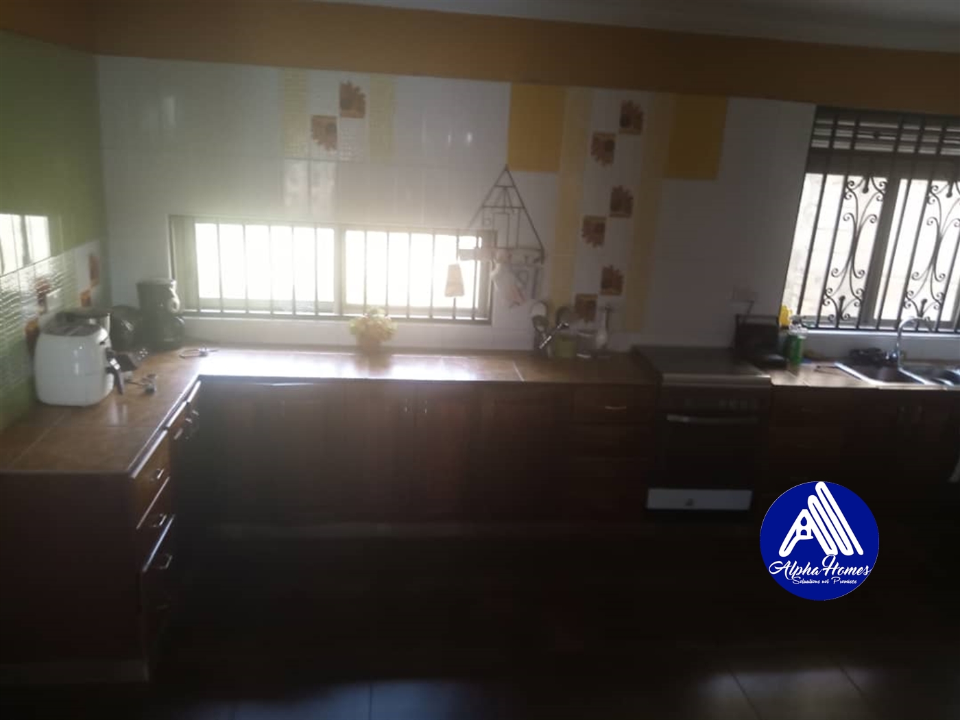 Storeyed house for sale in Bugoloobi Kampala