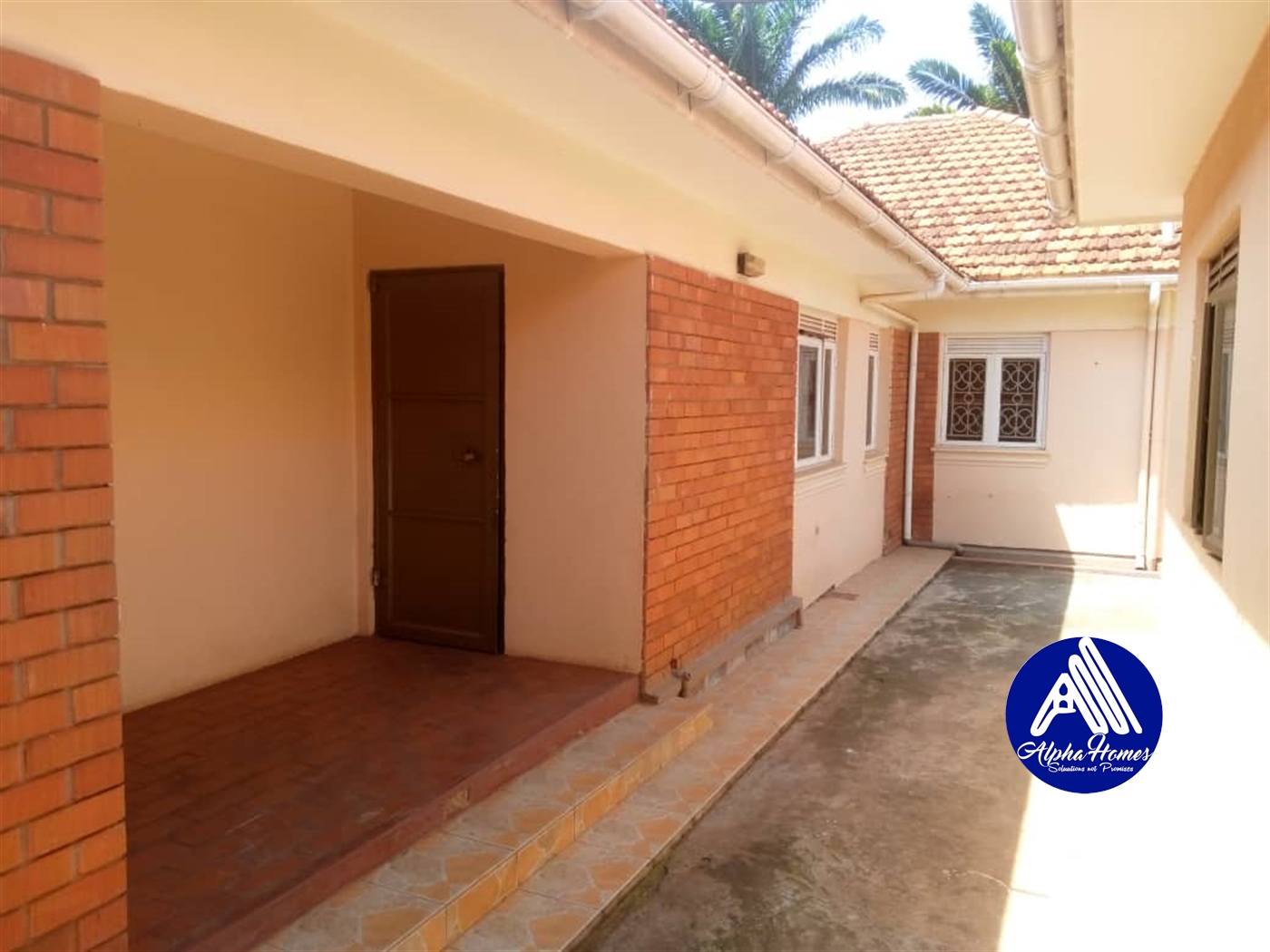 Bungalow for rent in Kiwaatule Kampala