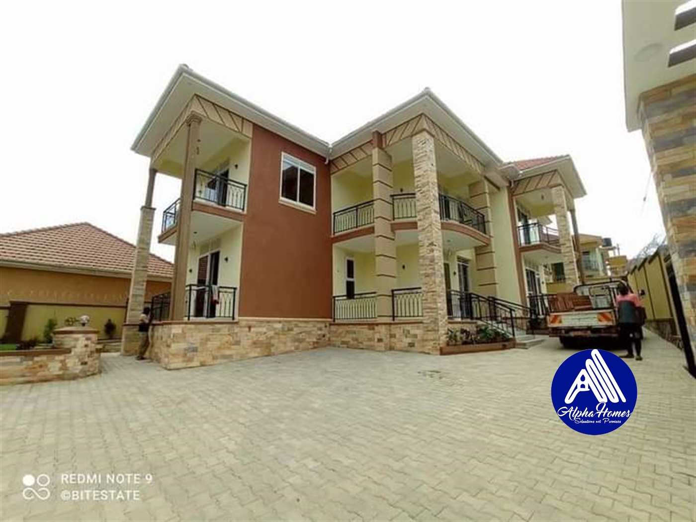 Mansion for sale in Kira Wakiso