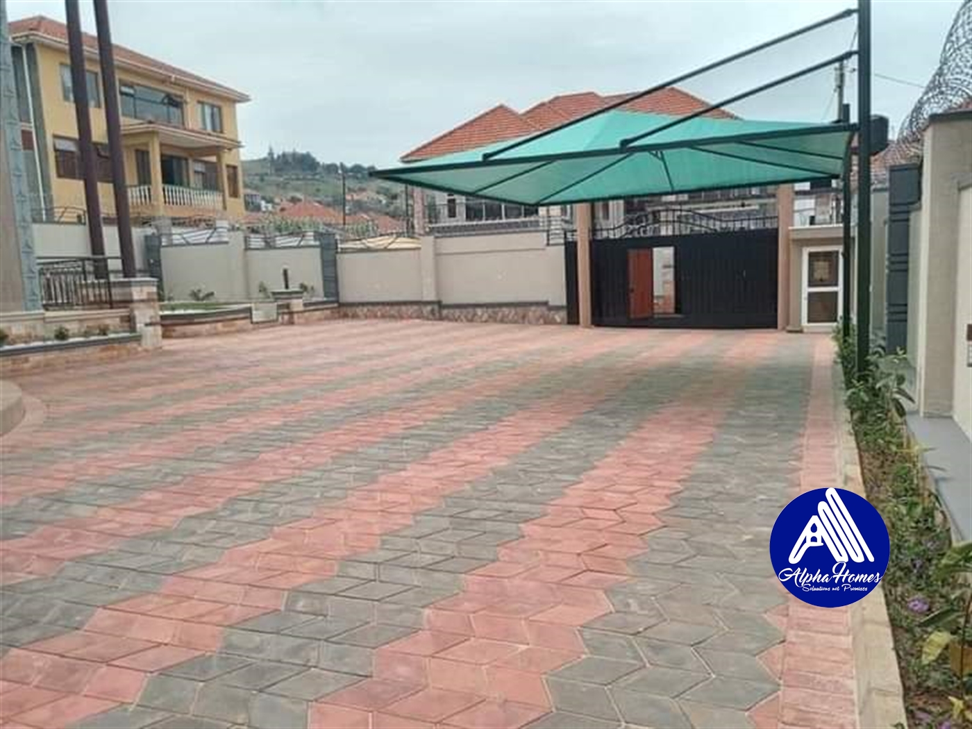 Mansion for sale in Bwebajja Wakiso