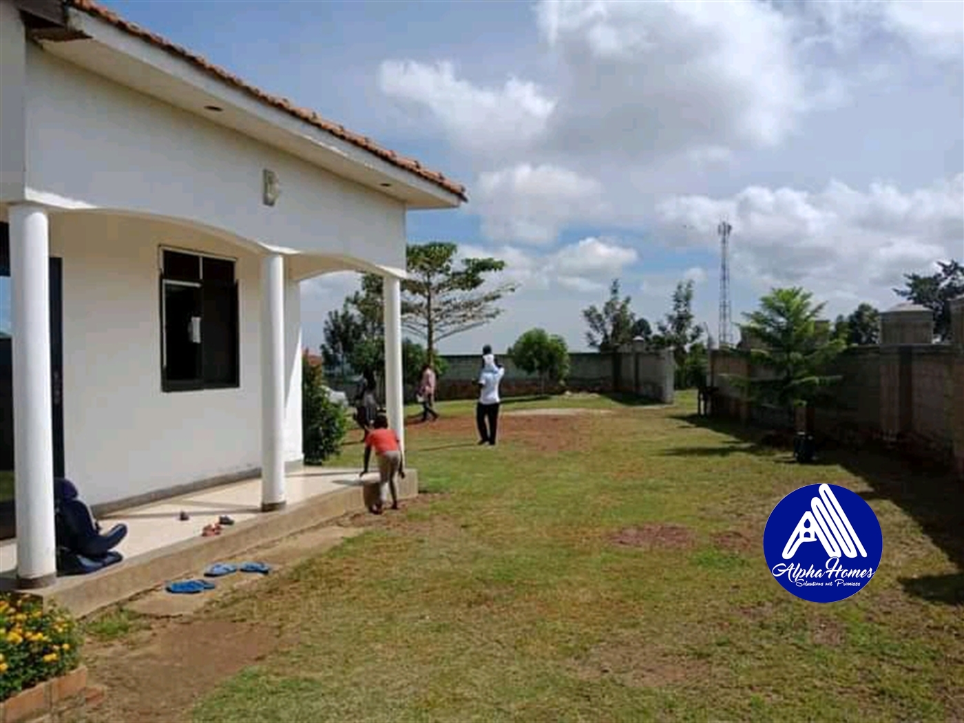 Storeyed house for sale in Nakawuka Wakiso