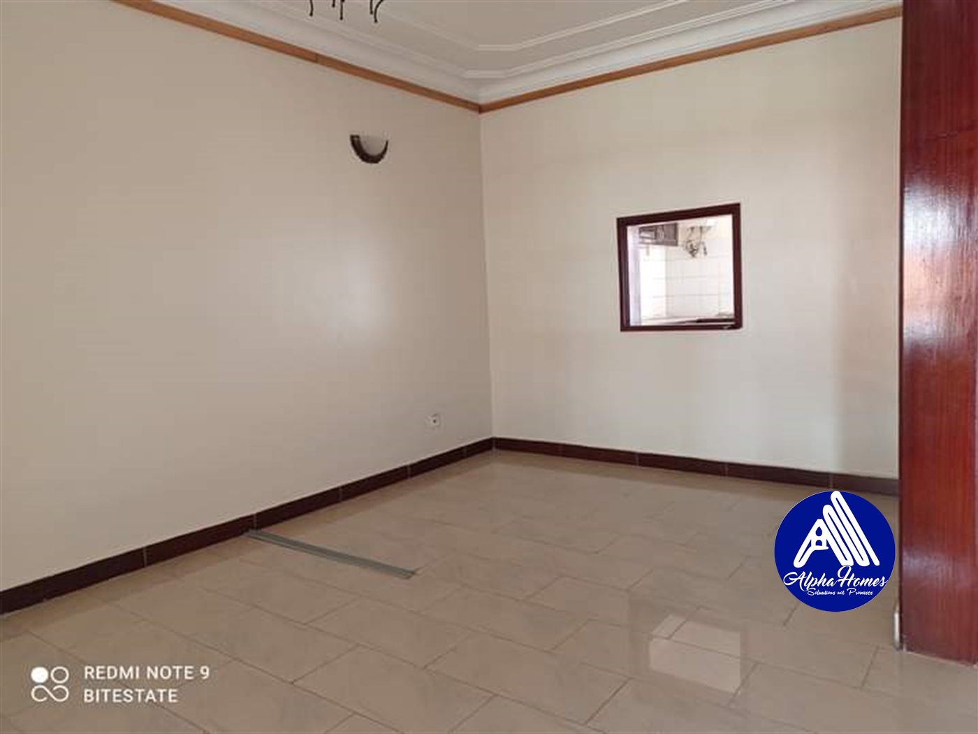 Bungalow for rent in Kiwaatule Kampala