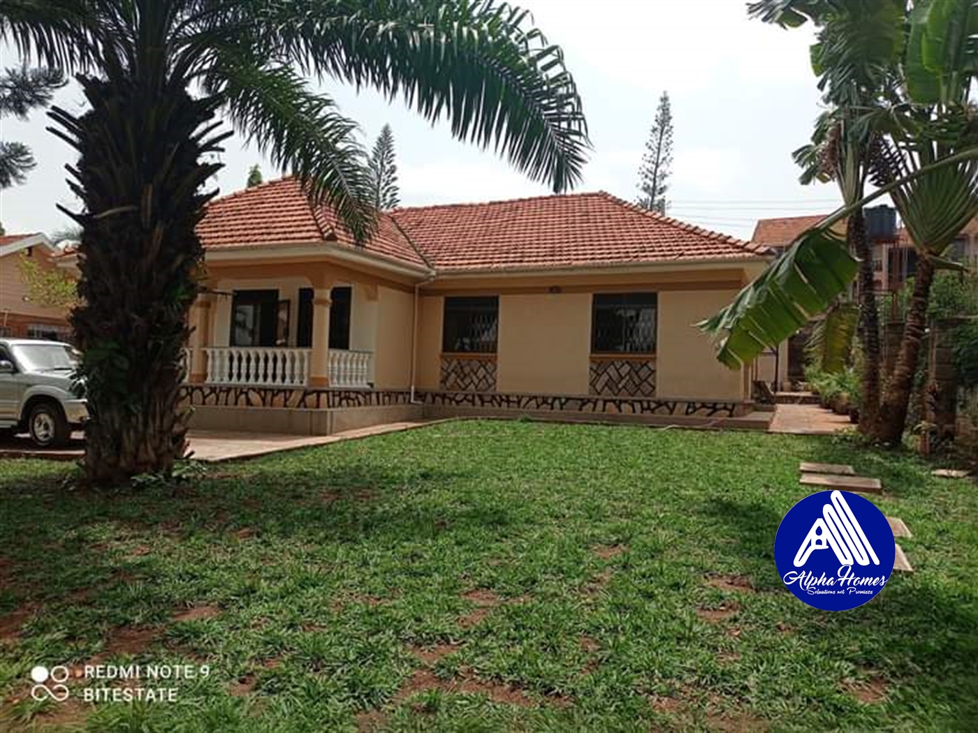 Bungalow for rent in Kiwaatule Kampala