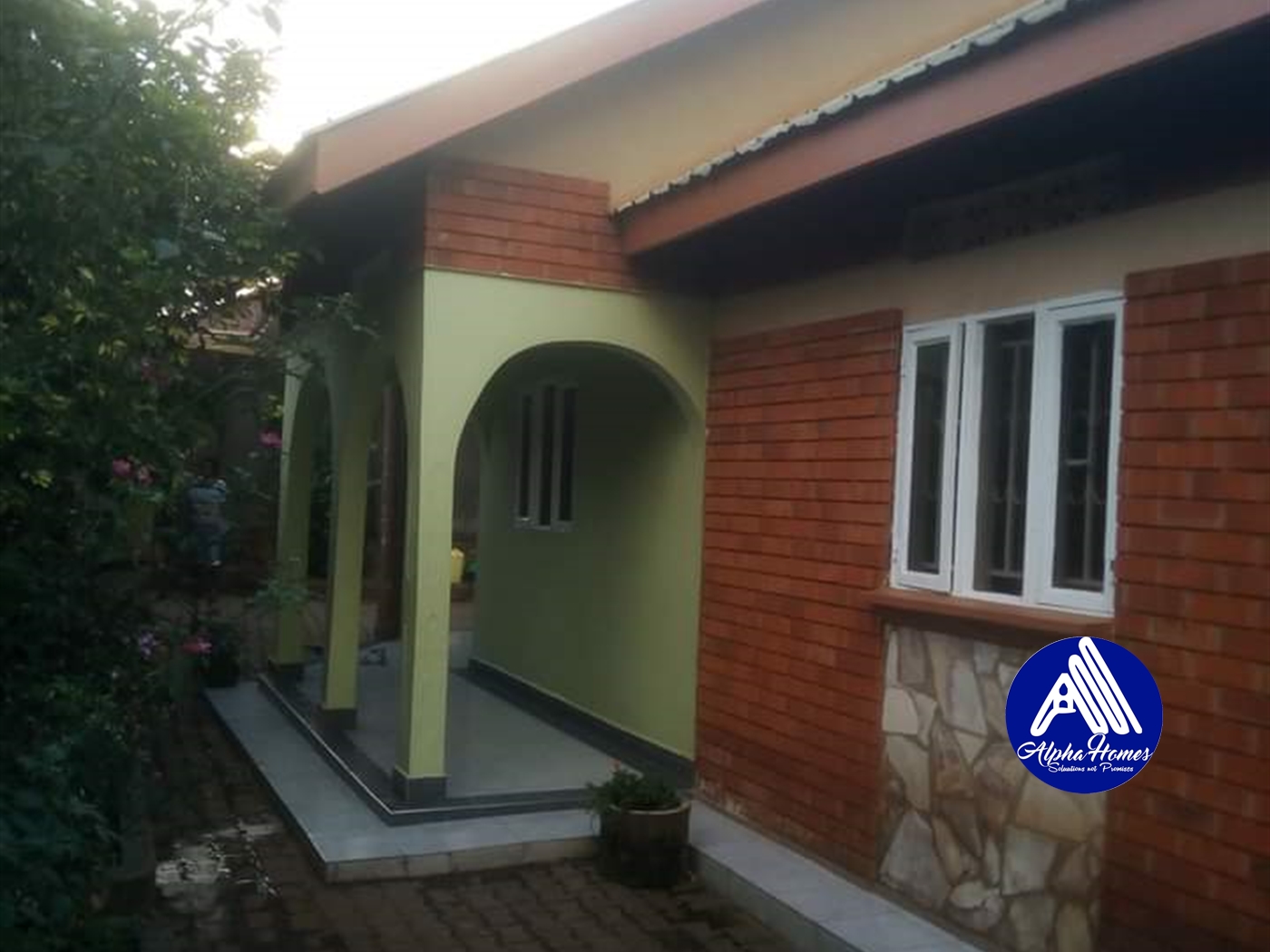 Bungalow for rent in Kiwaatule Kampala