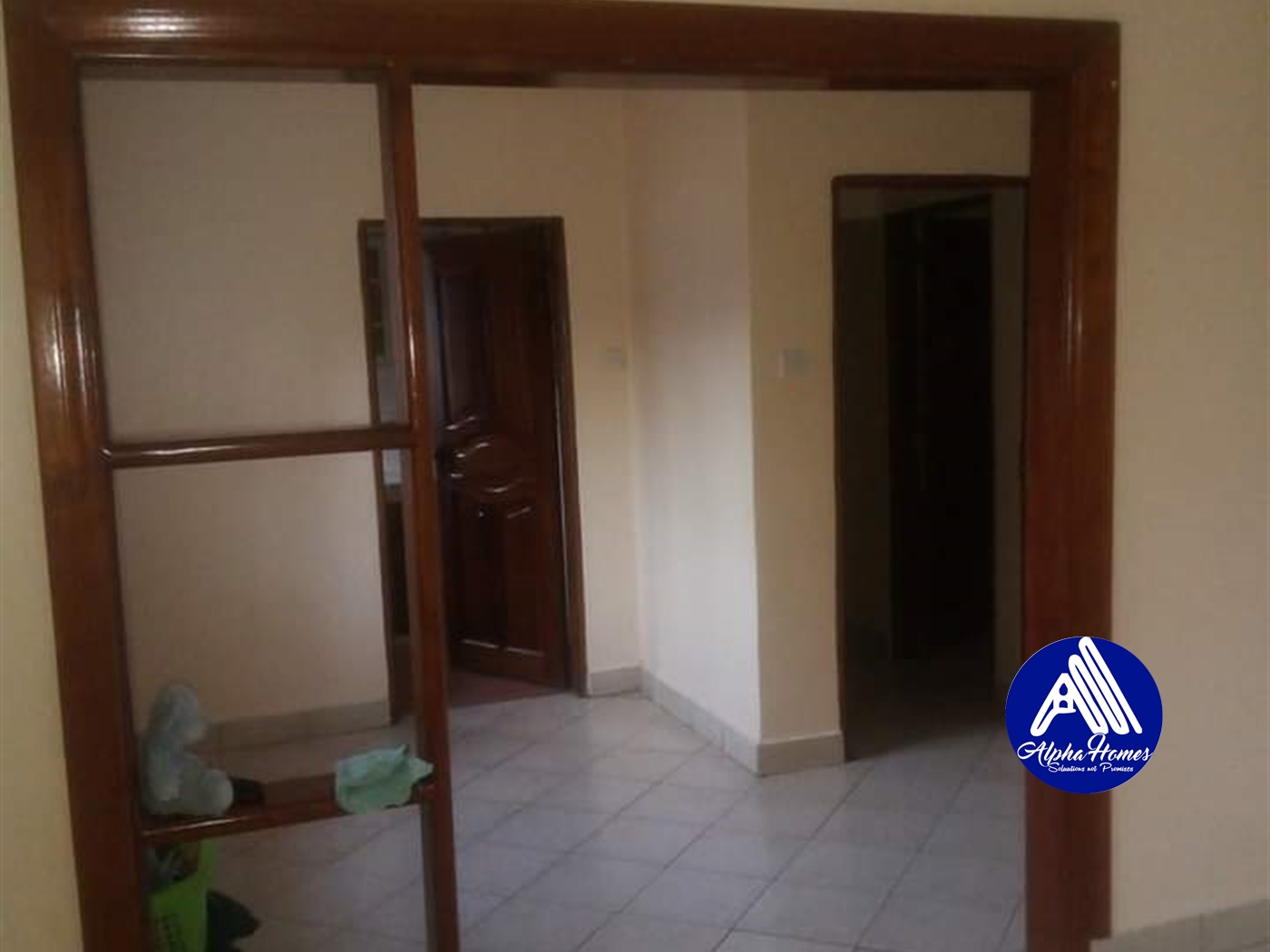 Bungalow for rent in Kiwaatule Kampala