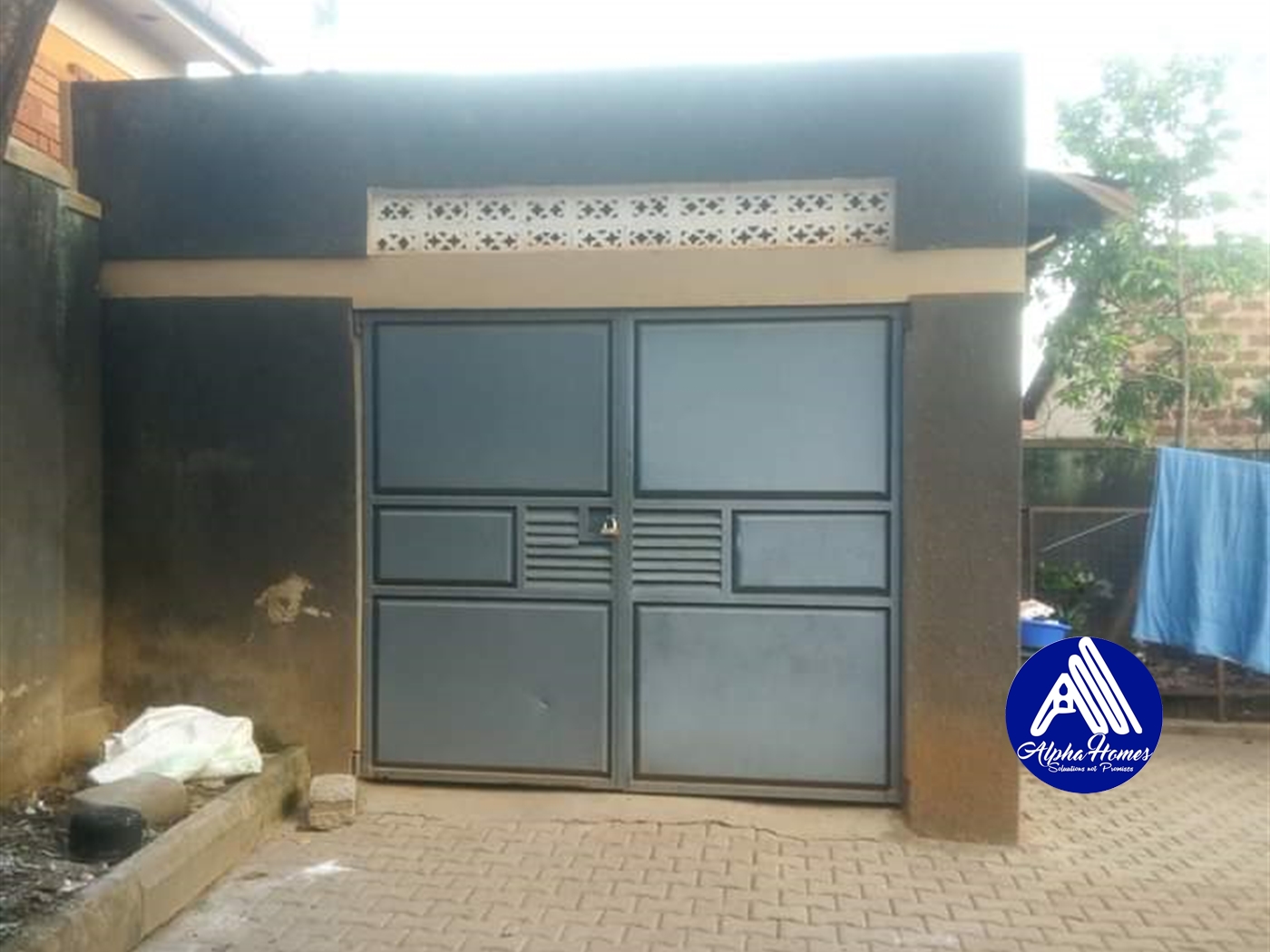 Bungalow for rent in Kiwaatule Kampala