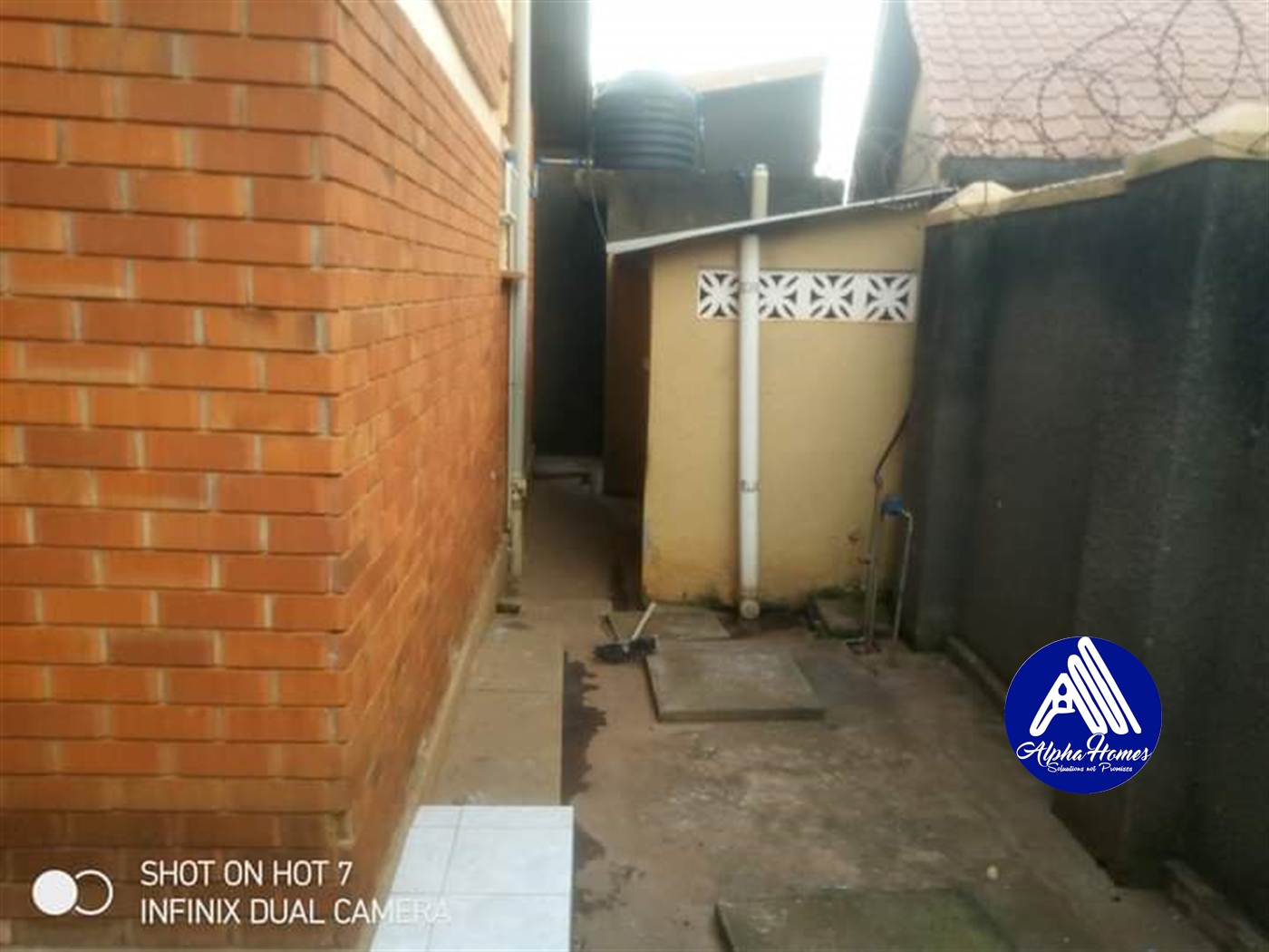 Bungalow for rent in Kiwaatule Kampala