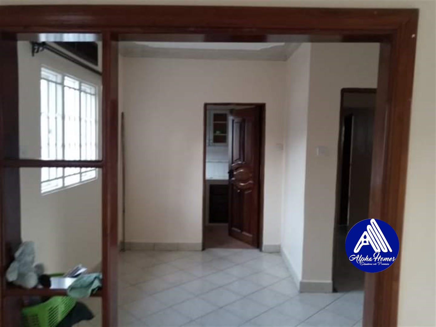 Bungalow for rent in Kiwaatule Kampala