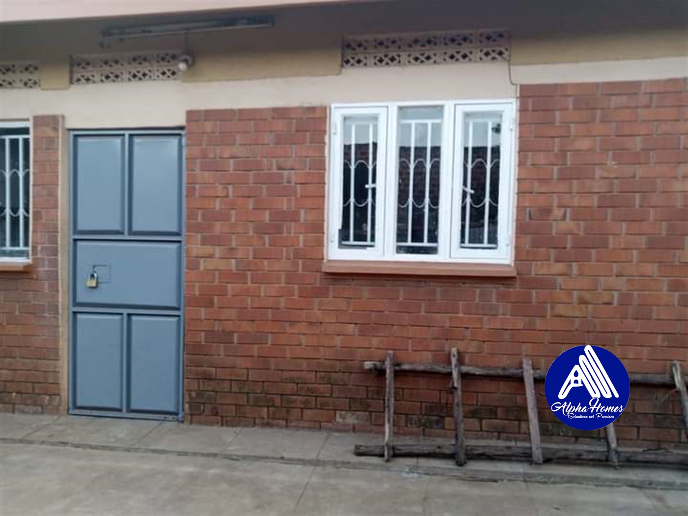 Bungalow for rent in Kiwaatule Kampala