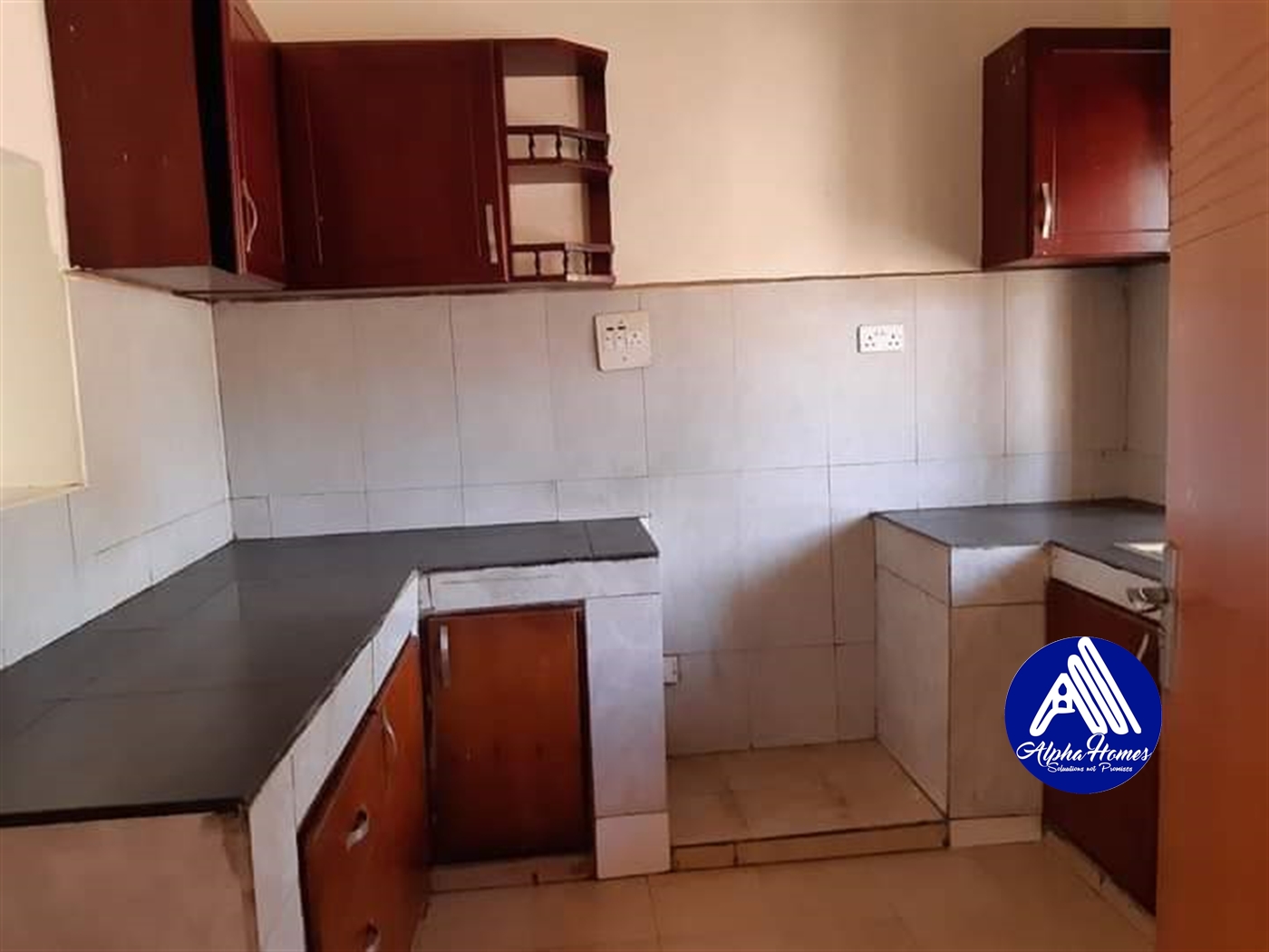 Bungalow for rent in Kiwaatule Kampala