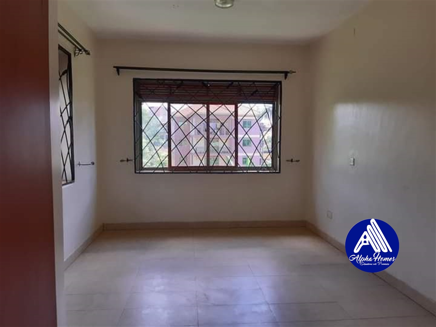 Bungalow for rent in Kiwaatule Kampala