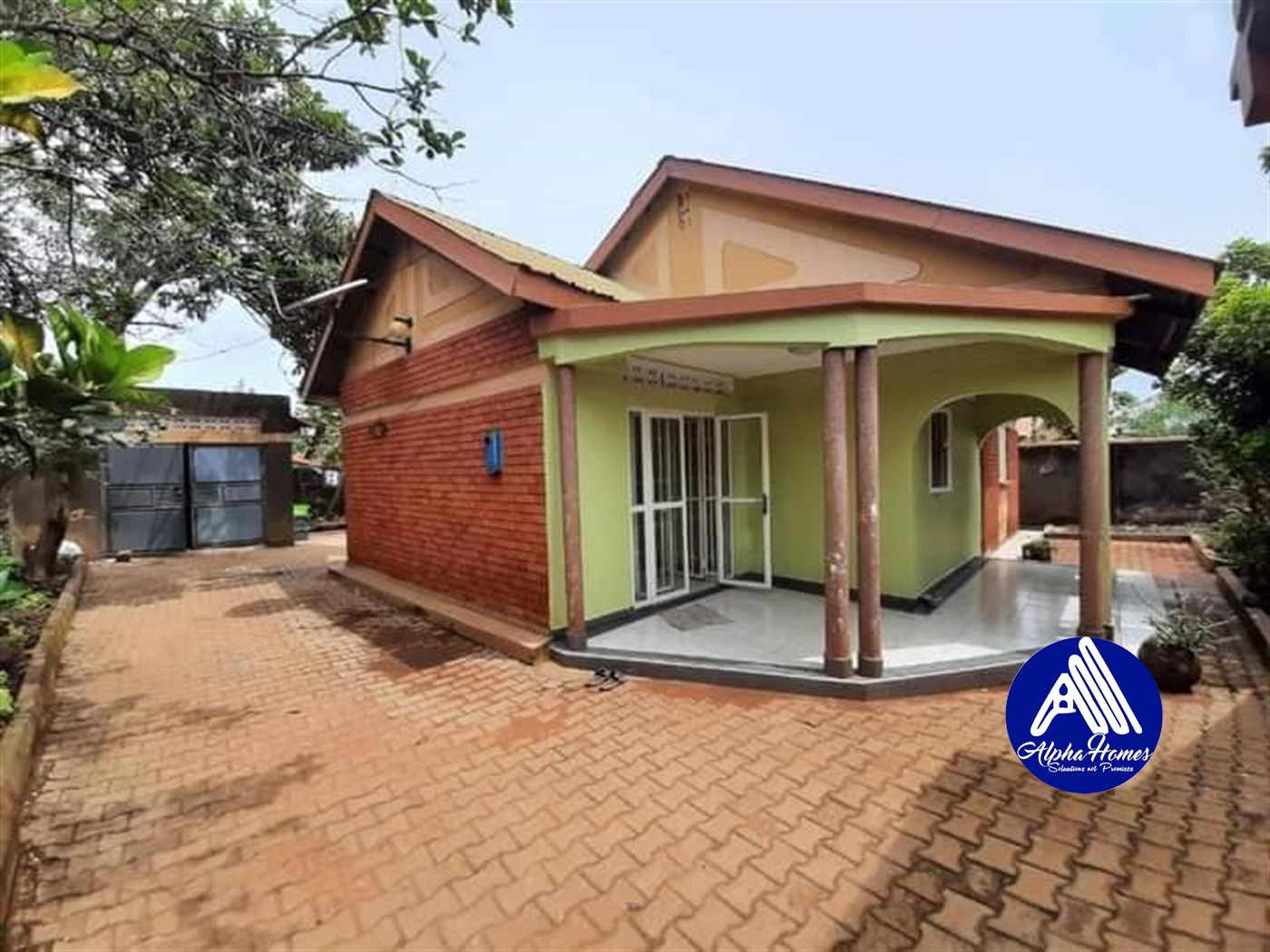 Bungalow for rent in Kiwaatule Kampala