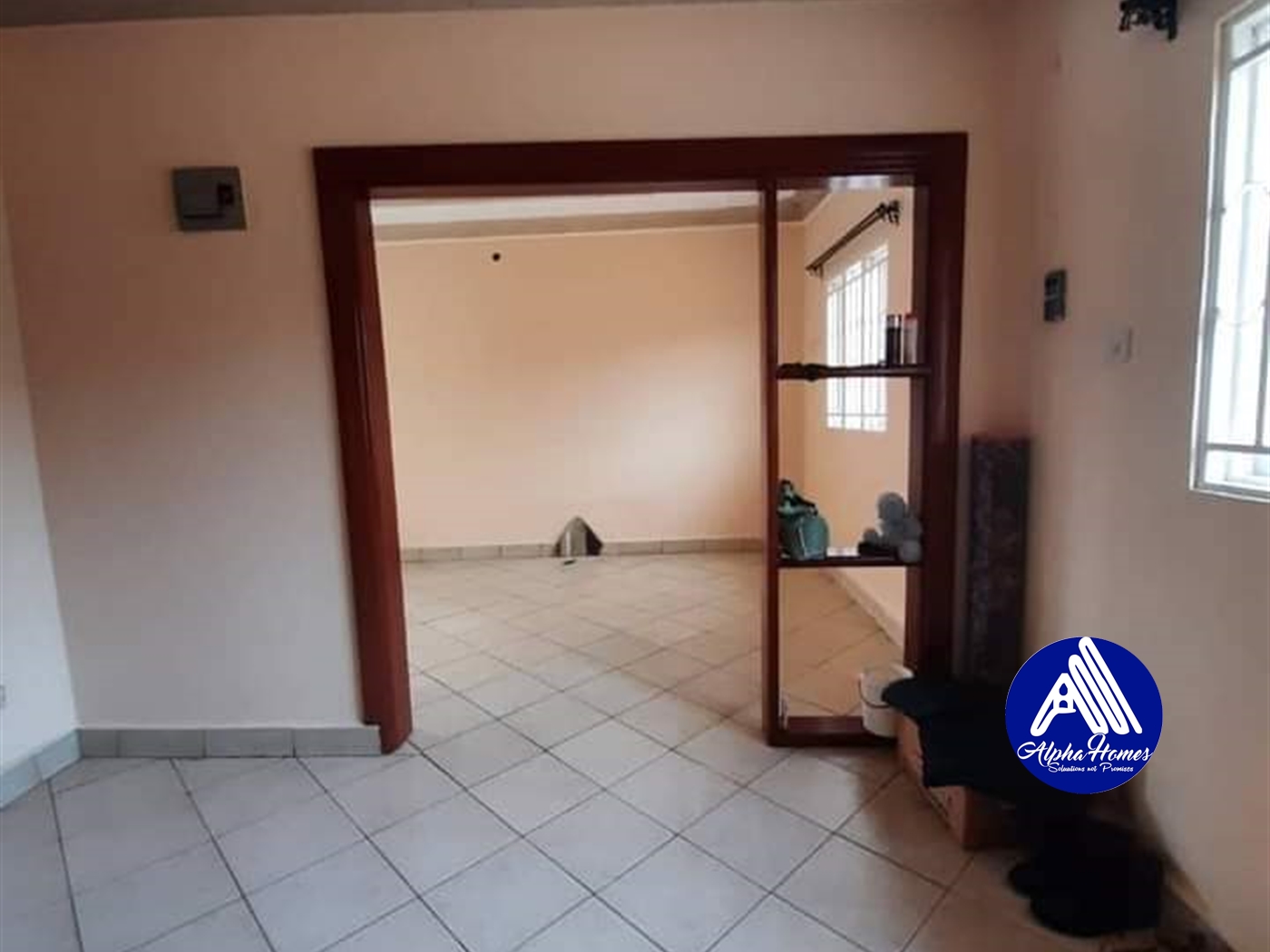 Bungalow for rent in Kiwaatule Kampala