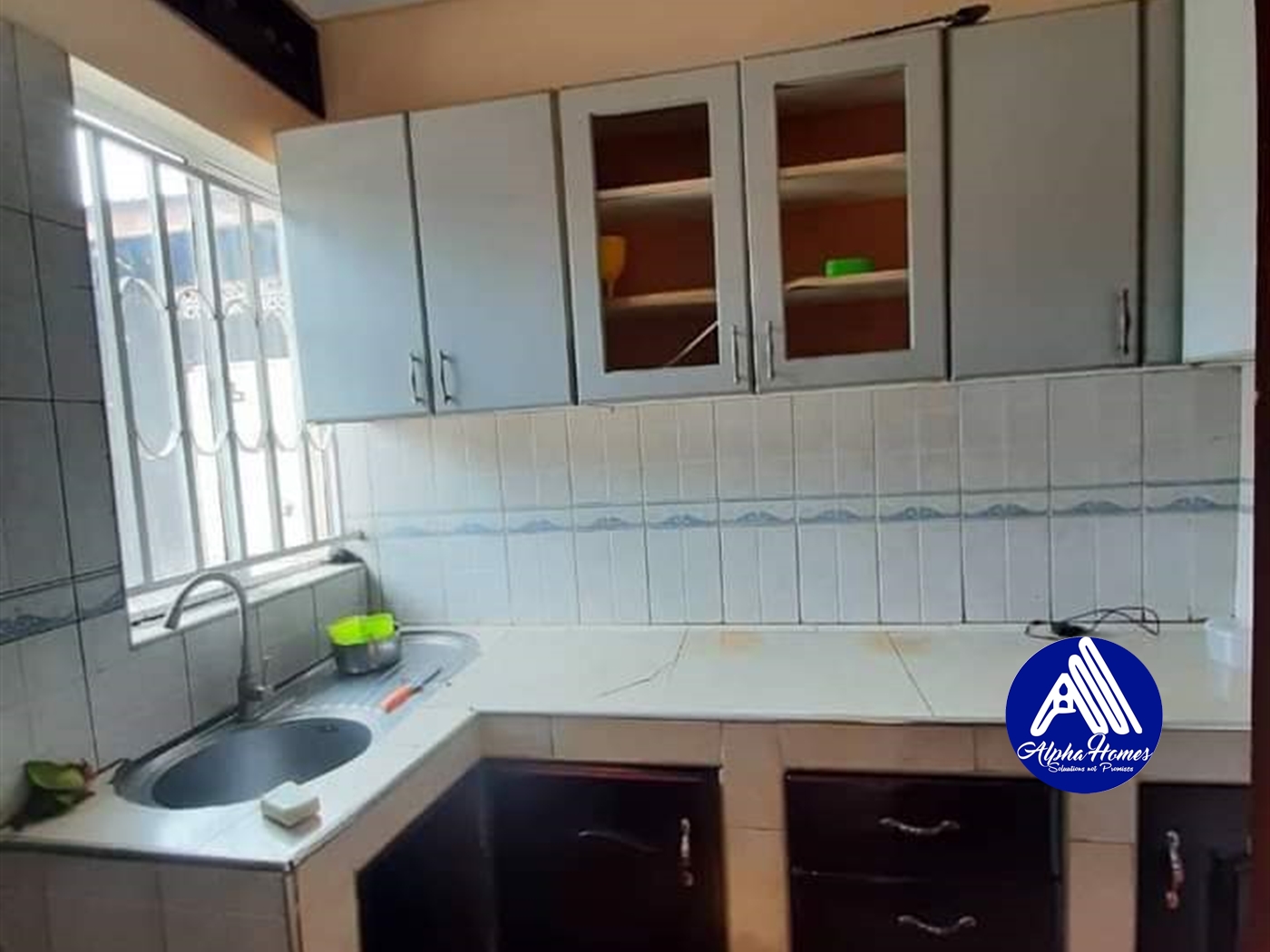 Bungalow for rent in Kiwaatule Kampala