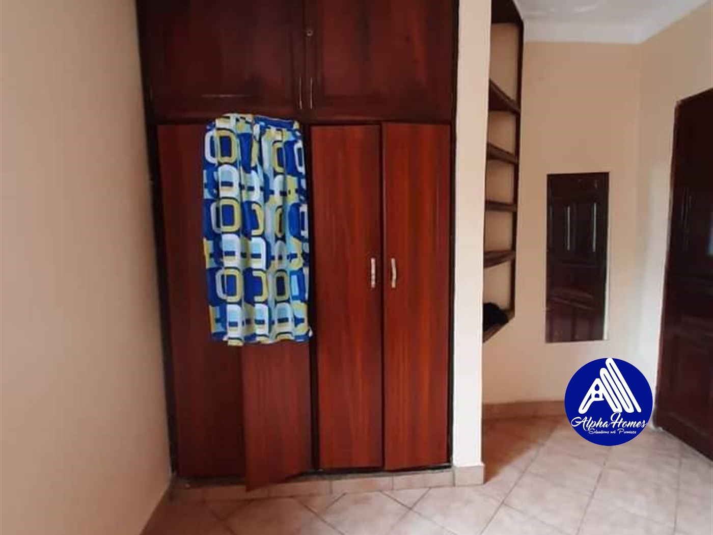 Bungalow for rent in Kiwaatule Kampala