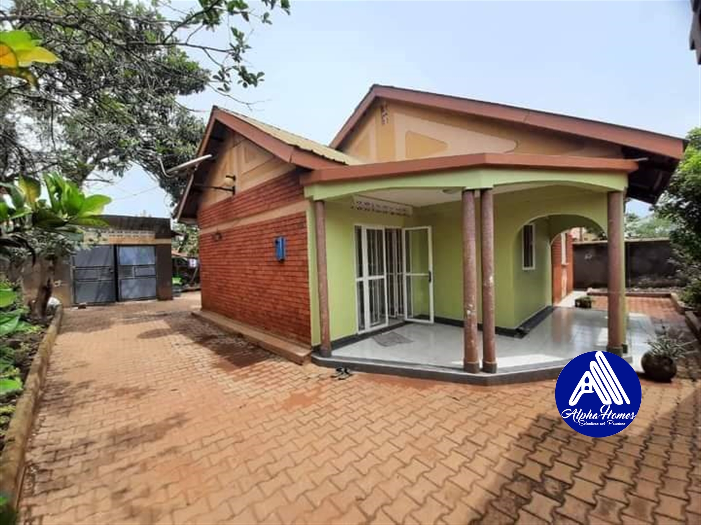 Bungalow for rent in Kiwaatule Kampala