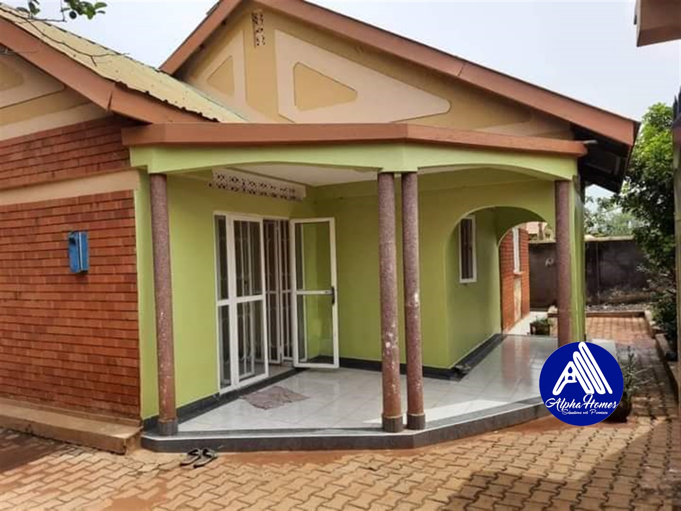 Bungalow for rent in Kiwaatule Kampala